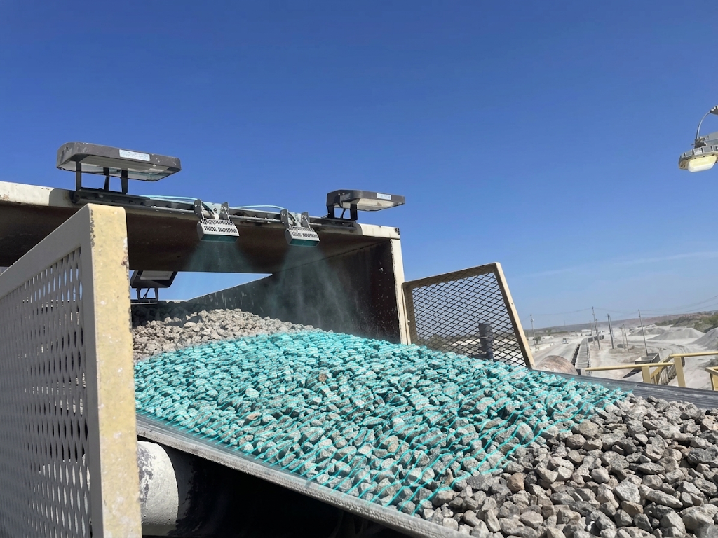 Crushing plant feed area in a quarry